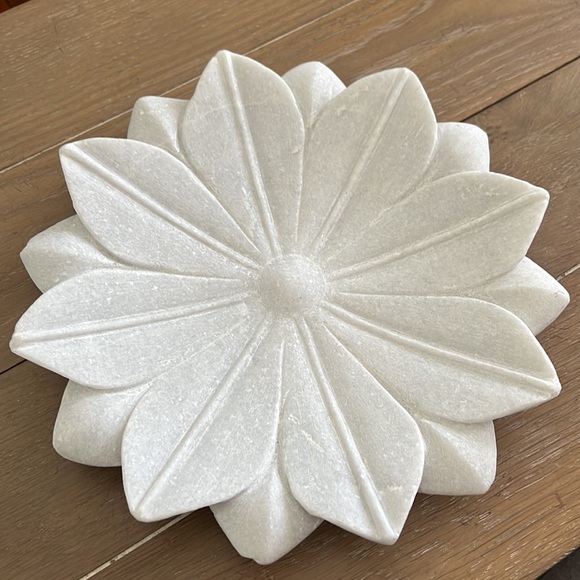 Gorgeous genuine white marble lotus flower plate dish decorative object 11” - Picture 8 of 13